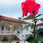 Дом отдыха Suzie's House - Road To Loutra Pozar *