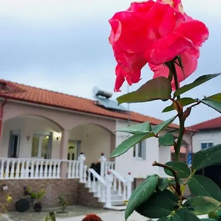 Holiday home Suzie's House - Road To Loutra Pozar *