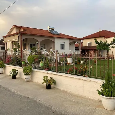 Holiday home Suzie's House - Road To Loutra Pozar Polikarpi